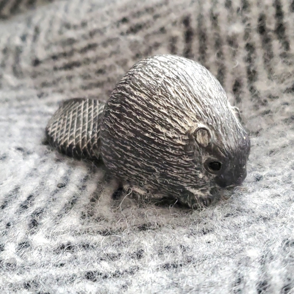 VTG Wolf Original Beaver Sculpture Canadian Resin Cast Carving Figurine